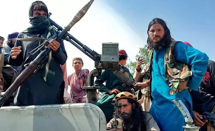 Los talibanes piden a las mujeres sumarse a su Gobierno