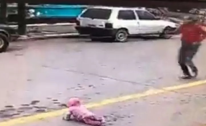 Vecino de Lobos salvó a una bebé que cruzaba la calle gateando