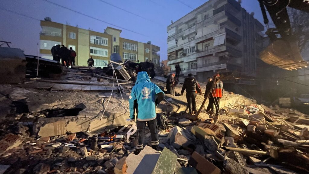 Las imágenes del horror, terremoto en Turquía dejó más de 1600 muertos