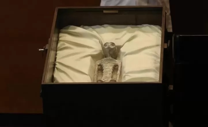 Impactante, en México presentaron supuestos cuerpos extraterrestres en un Congreso