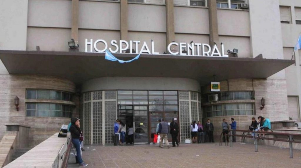 En Mendoza se oficializó el cobro a los extranjeros que se atiendan en sus hospitales públicos