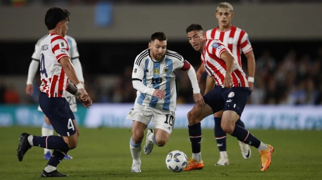 Argentina perdió contra Paraguay pero sigue manteniendo la punta de las Eliminatorias