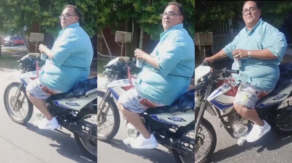 Escándalo, escracharon a un agente de tránsito manejando una moto sin patente, sin casco y tomando alcohol